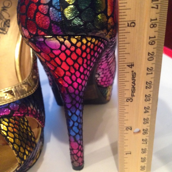Wild Rose Multi colored size 6 heels gold stud - Picture 7 of 8